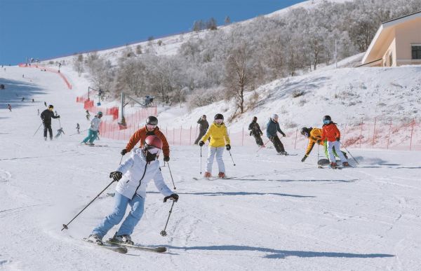 尖峰运动小镇需要门票吗？尖峰滑雪-图3