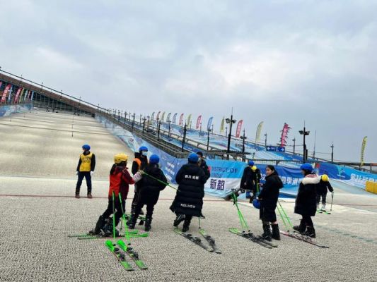 尖峰运动小镇需要门票吗？尖峰滑雪