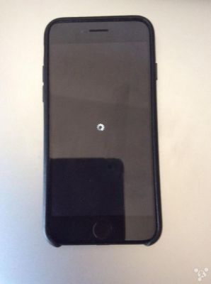 苹果手机忽然黑屏了是怎么回事？并且手机屏幕一直在转圈圈？苹果手机黑屏转圈圈怎么回事-图2