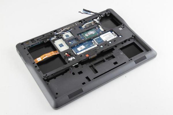 戴尔i53000series拆解（戴尔i5笔记本怎么拆开后盖）