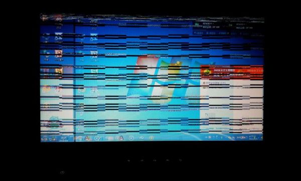 电脑半屏幕花屏横条纹闪怎么处理？电脑屏幕花屏横条纹闪-图3