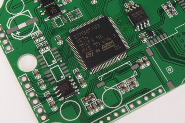 pcb板信号传输速度（pcb信号传播速度）-图1